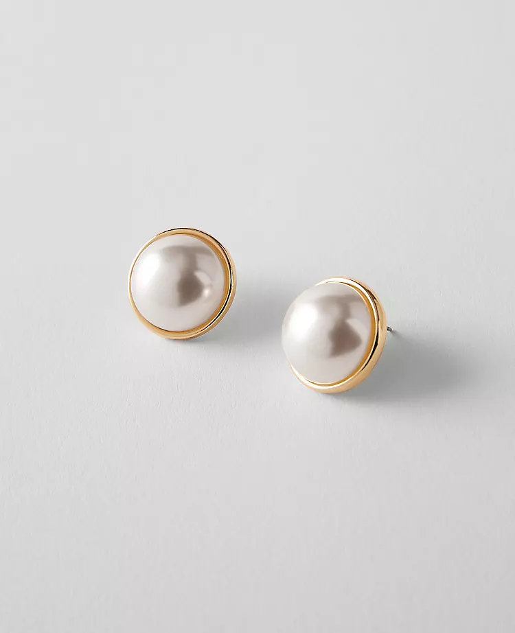 Pearlized Circle Stud Earrings