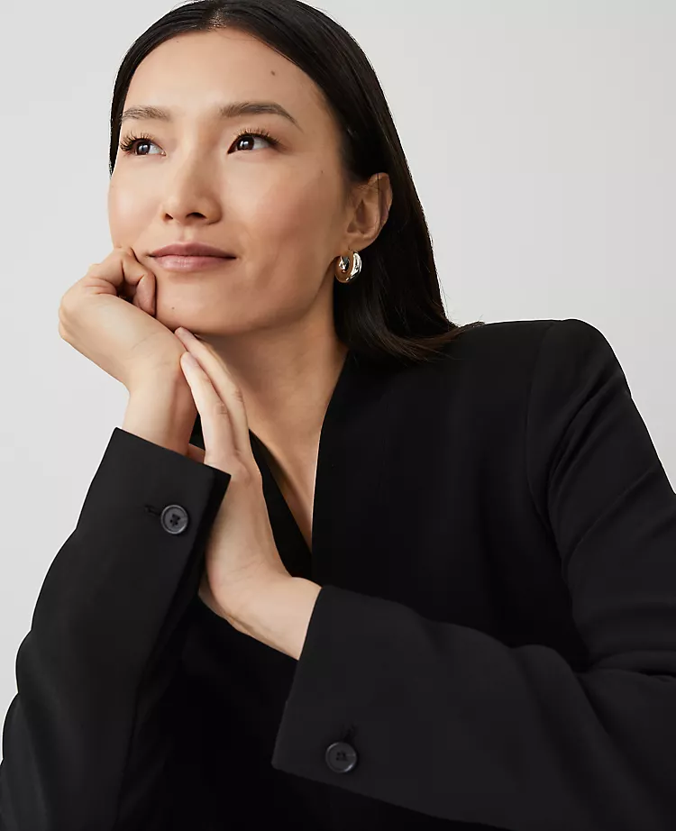 20666-The-Long-Collarless-Blazer-in-Fluid-Crepe-4.webp The Long Collarless Blazer in Fluid Crepe