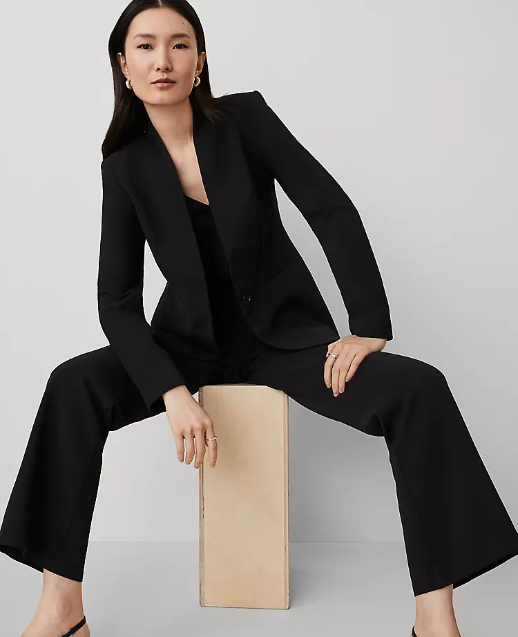 20666-The-Long-Collarless-Blazer-in-Fluid-Crepe-5.webp The Long Collarless Blazer in Fluid Crepe