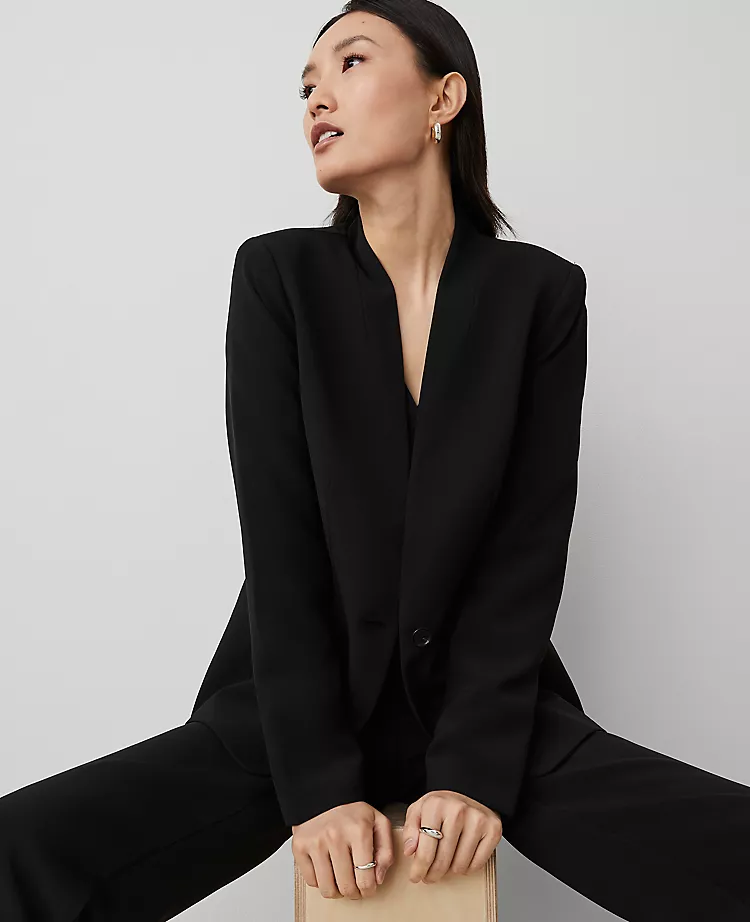 20666-The-Long-Collarless-Blazer-in-Fluid-Crepe-6.webp The Long Collarless Blazer in Fluid Crepe