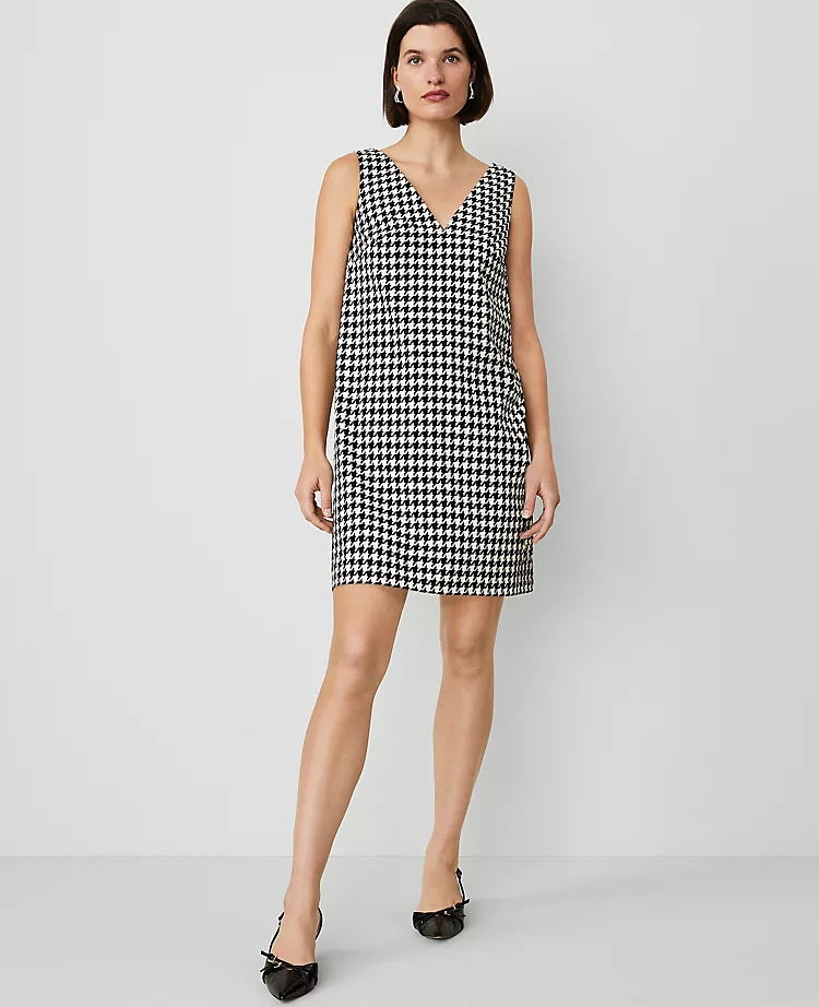 Petite Houndstooth V-Neck Sleeveless Shift Dress