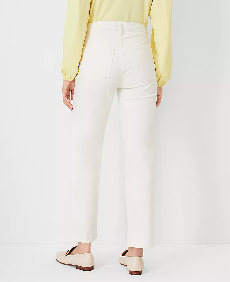 Straight Jean - Curvy Fit