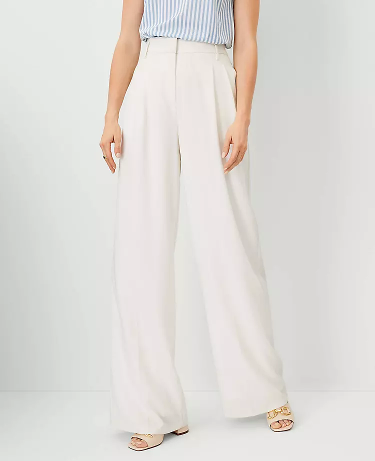 The Petite Pleated Wide-Leg Pant