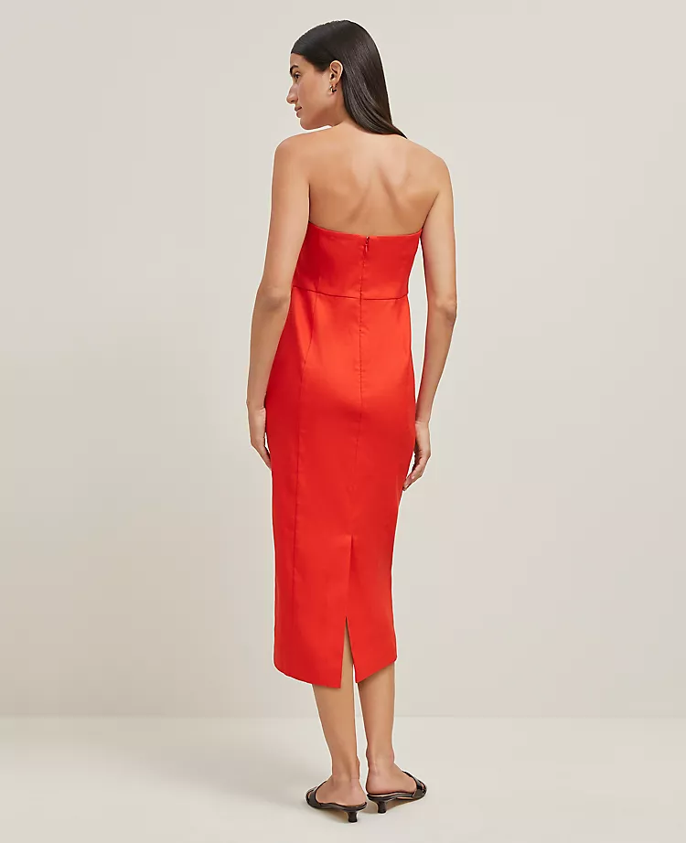The Petite Buttoned Strapless Dress in Linen Blend