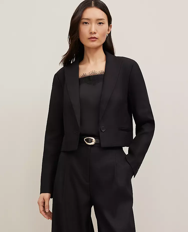 7320-The-Petite-Cropped-Blazer-in-Linen-Blend-3.webp The Petite Cropped Blazer in Linen Blend