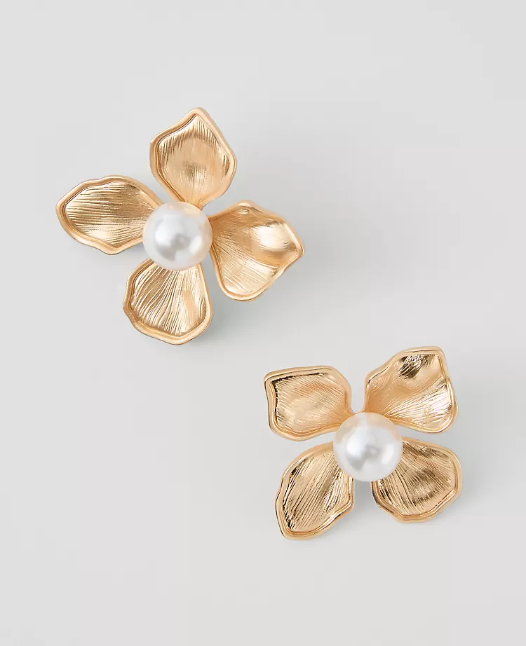 Pearlized Floral Stud Earrings
